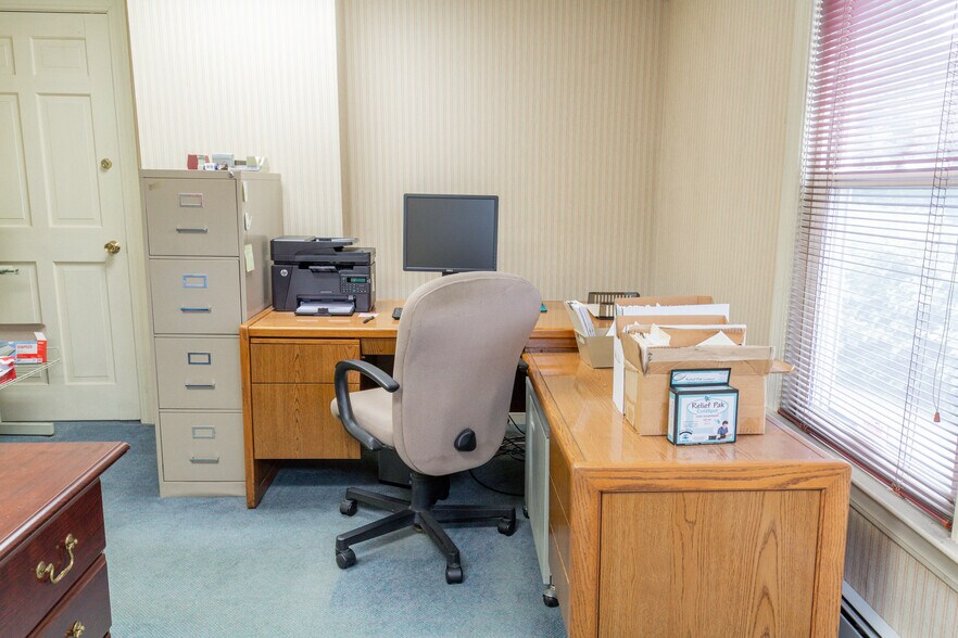 More Photos Of 1385 Congress St, Portland Office For Sale