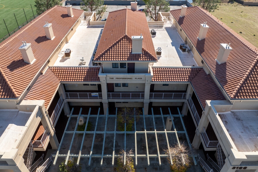 More Photos Of 3166 E Palmdale Blvd, Palmdale Office For Sale
