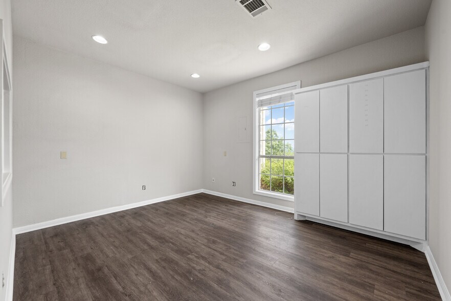More Photos Of 19019 TX-71, Spicewood Office Residential For Sale