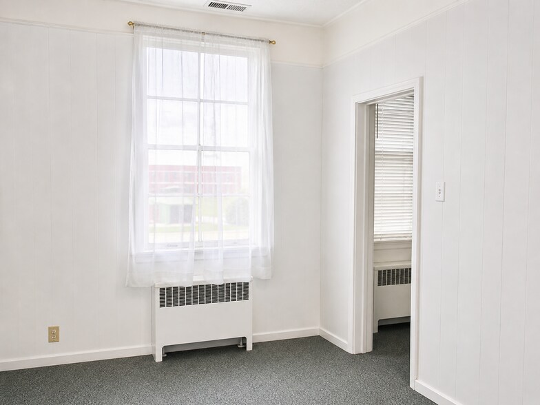 More Photos Of 1607 Bland St, Bluefield Storefront Retail Office For Sale