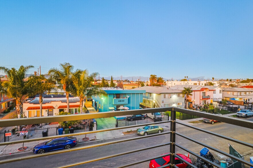 More Photos Of 4842 W 17th St, Los Angeles Apartments For Sale