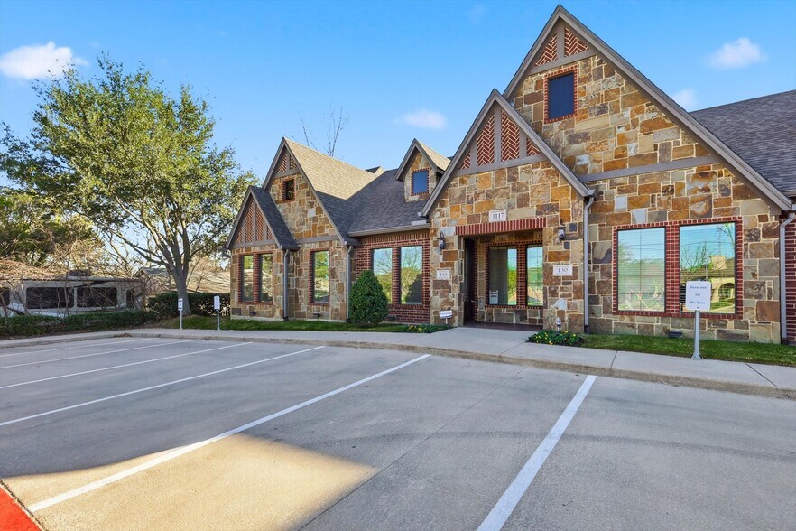 More Photos Of 1117 Glade Rd, Colleyville Medical For Lease