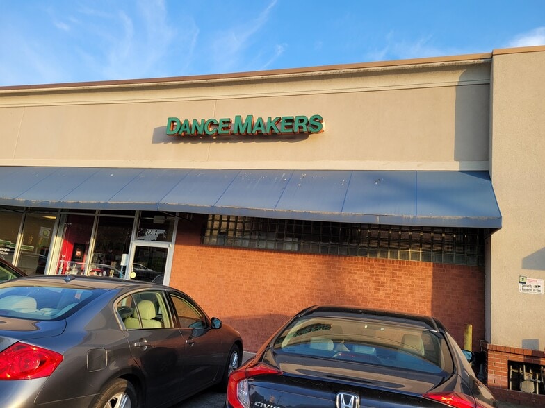 More Photos Of 2290-2310 Cascade Rd SW, Atlanta Unknown For Lease