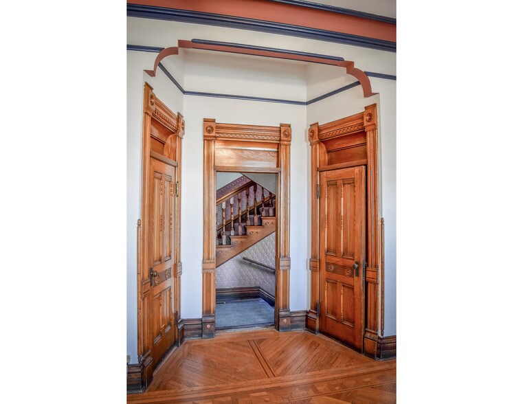 More Photos Of 11 N Batavia Ave, Batavia Office For Sale