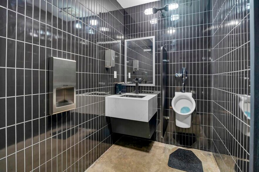 More Photos Of 2509 N Miami Ave, Miami Loft Creative Space For Lease