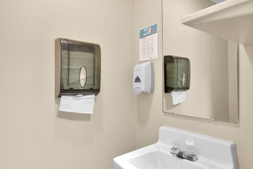 More Photos Of 1201-1203 Colonial Commons Ct, Lancaster Medical For Lease