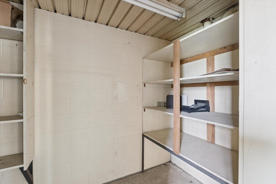 More Photos Of 211 Lee St, Saginaw Manufacturing For Sale