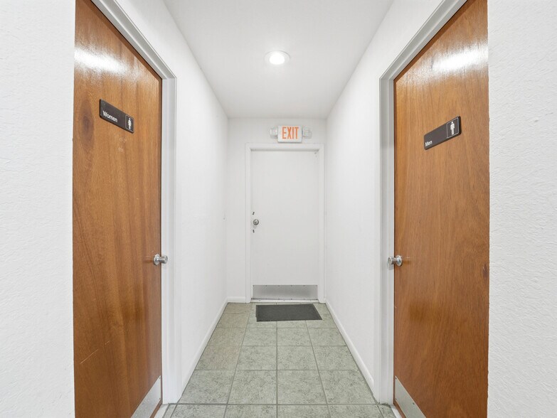 More Photos Of 601 Imperial blvd, Lakeland Specialty For Sale