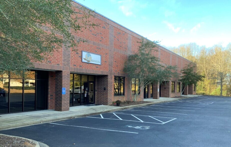 More Photos Of 501 Richardson St, Simpsonville Flex For Lease