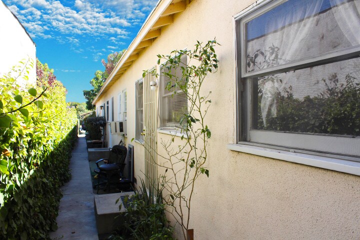 More Photos Of 14121-14123 1/2 Sylvan St, Van Nuys Apartments For Sale