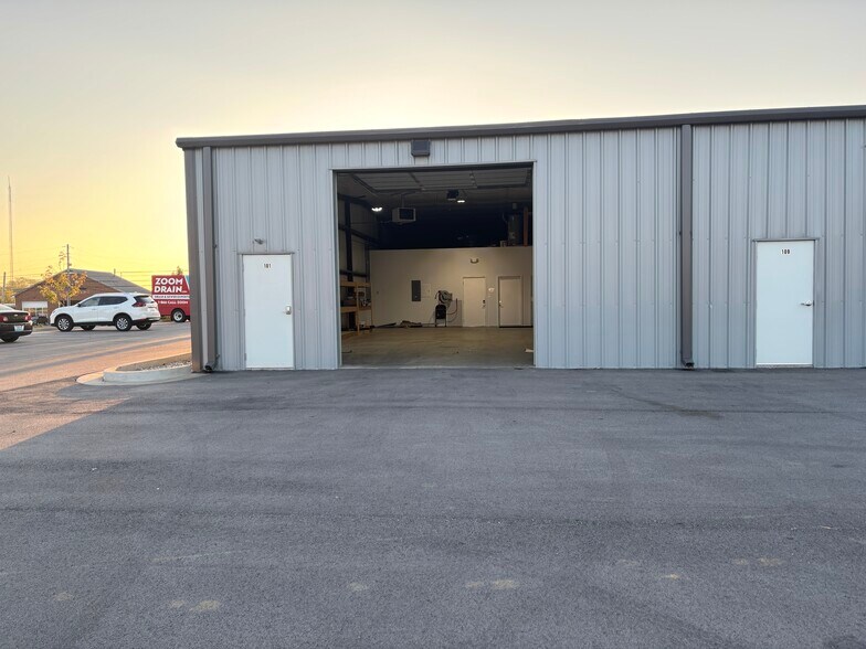 More Photos Of 1201 S Main Street, Nicholasville Flex For Lease