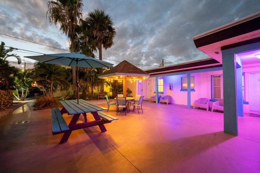 More Photos Of 648 Poinsettia Ave, Clearwater Beach Hotel For Sale