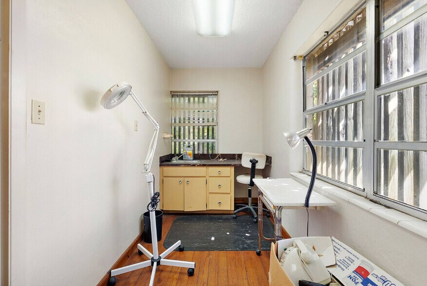 More Photos Of 3425 22nd Ave S, Saint Petersburg Storefront For Sale