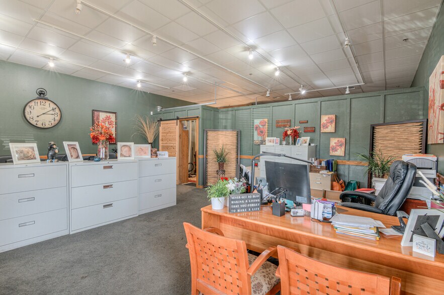 More Photos Of 64670 Strickler Ave, Bend Storefront For Sale