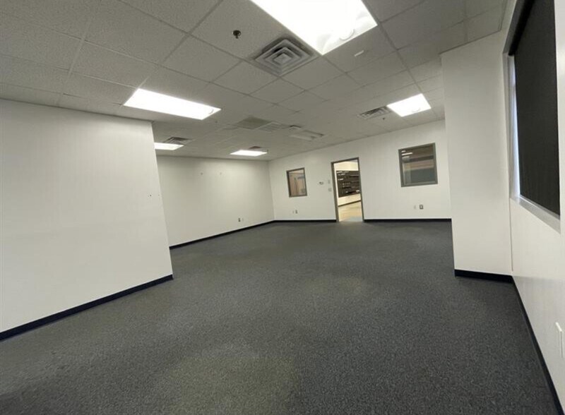 More Photos Of 615 McGee Rd, Anderson Showroom For Lease