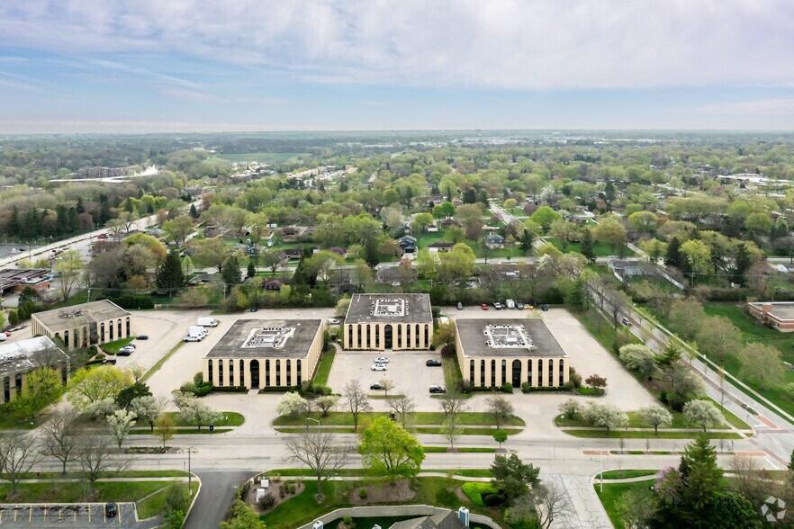 More Photos Of 121 Fairfield Way, Bloomingdale Unknown For Lease