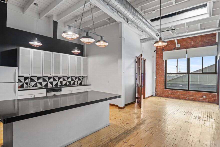More Photos Of 1931 Bay St, Los Angeles Showroom For Lease