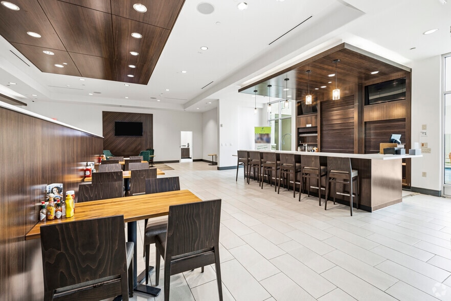 More Photos Of 300 E Central Texas Expy, Killeen Hotel For Sale