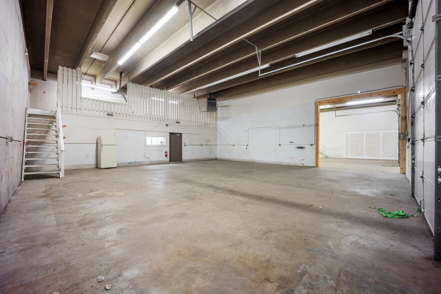 More Photos Of 1130 Valley St, Colorado Springs Warehouse For Lease