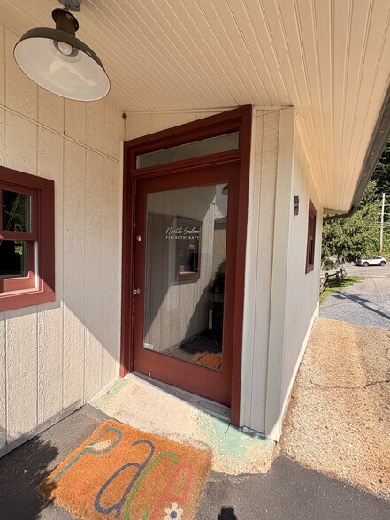 More Photos Of 3 E Cross St, Croton Falls Office For Lease