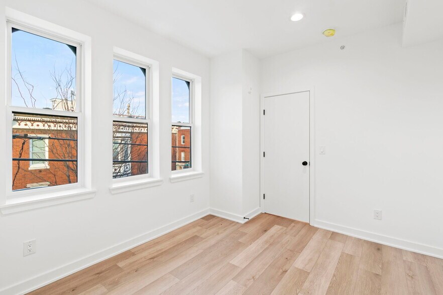 More Photos Of 724-726 S 4th St, Philadelphia General Retail For Sale