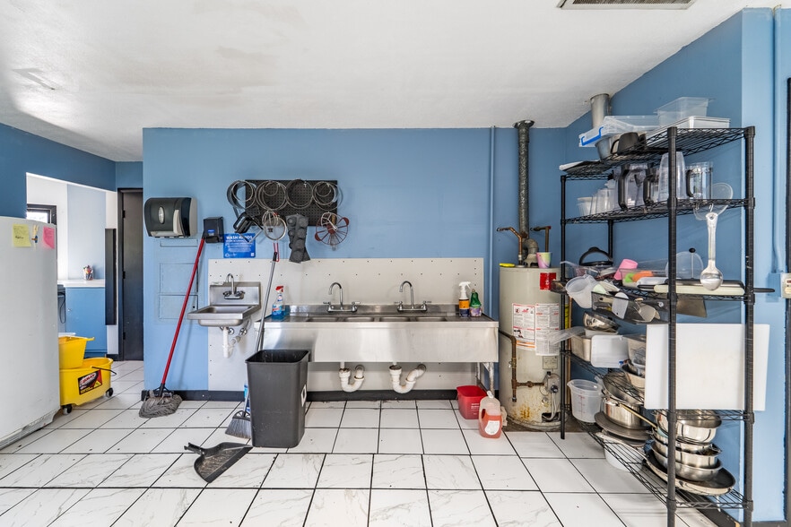 More Photos Of 1707 Merrill Ave, Wausau Freestanding For Sale