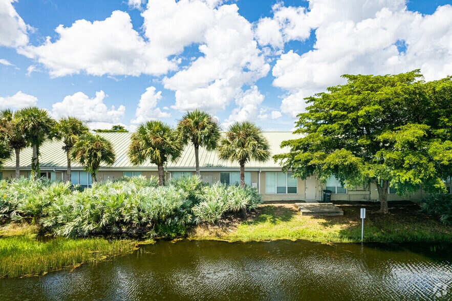 More Photos Of 6831 Palisades Park Ct, Fort Myers Medical For Lease