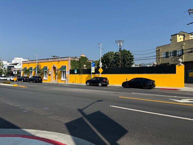 More Photos Of 8435 Melrose Ave, West Hollywood Storefront For Lease