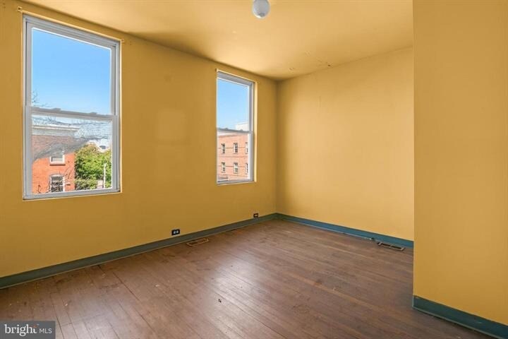 More Photos Of 301 S Ann St, Baltimore Storefront Retail Residential For Sale