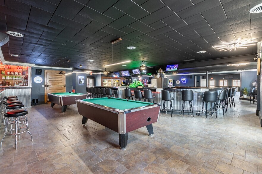 More Photos Of 740 Washington St, Wausau Bar For Sale