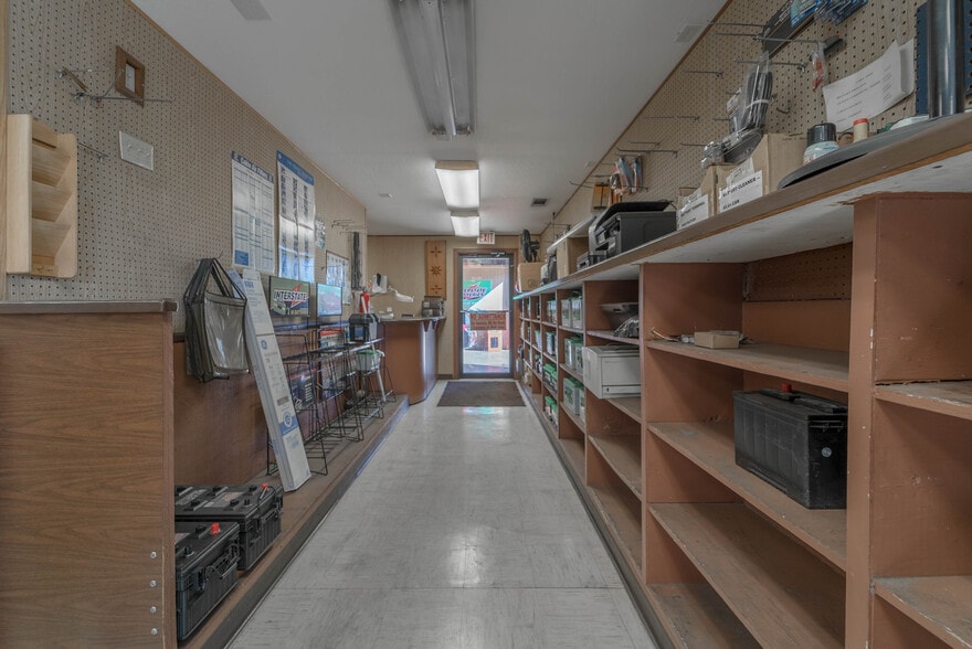 More Photos Of 198 Main St, Biloxi Light Distribution For Sale