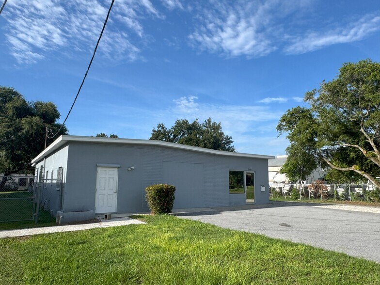 Primary Photo Of 2028 Palmetto St, Clearwater Light Distribution For Lease