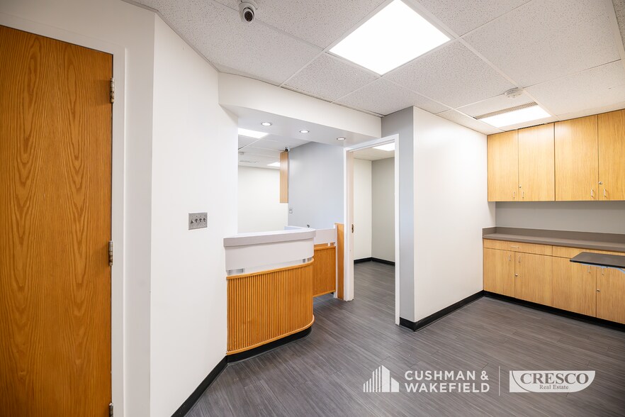More Photos Of 2323 Lee Rd, Cleveland Heights Medical For Lease