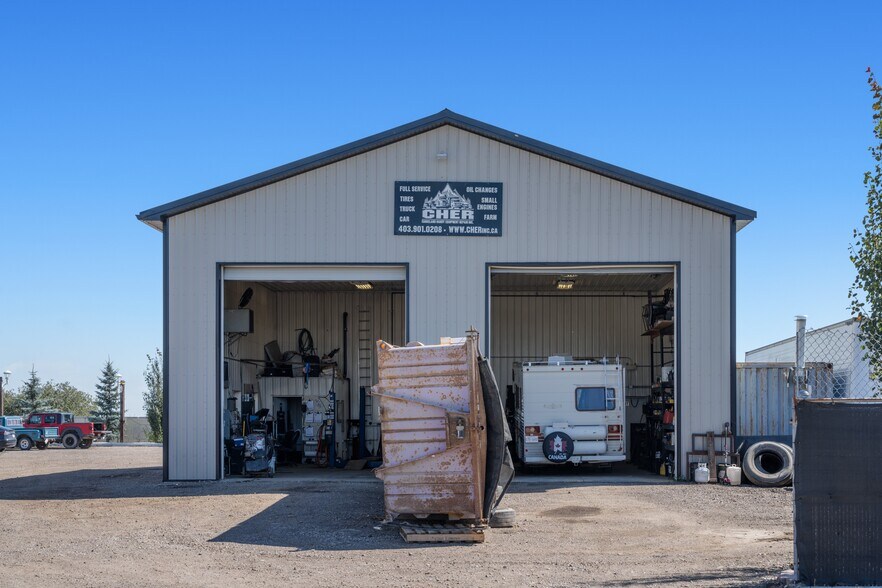 More Photos Of 81 Barstow St, Carseland Auto Repair For Sale