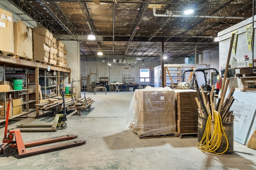 More Photos Of 3050 Wagner Rd, Waterloo Freestanding For Sale