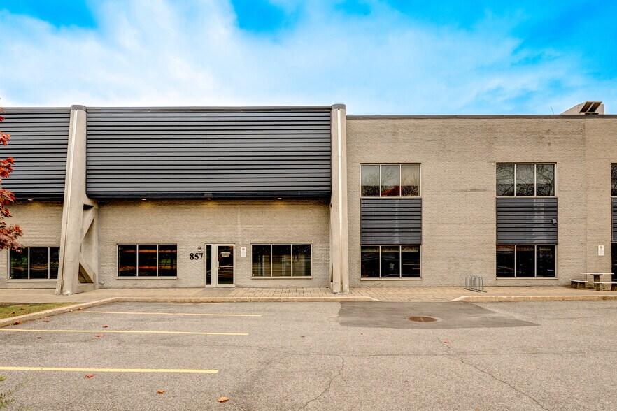 More Photos Of 839-859 Jean-Paul-Vincent, Longueuil Warehouse For Lease