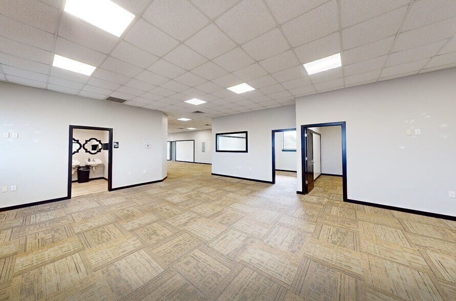 More Photos Of 1716 Signal Ridge Dr, Edmond Office For Sale