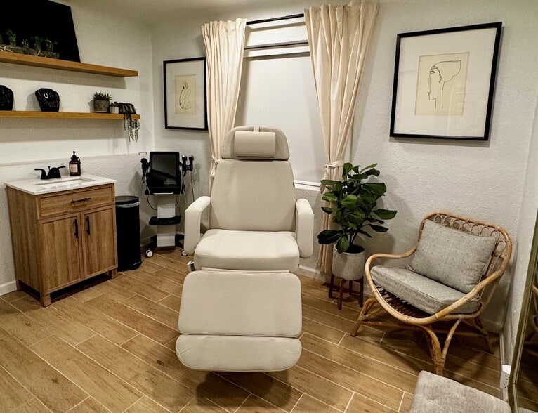 More Photos Of 503 N Alma School Rd, Mesa Freestanding For Sale