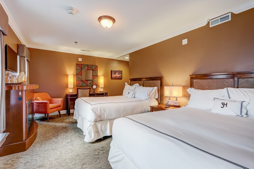 More Photos Of 5133 S Lake Dr, Cudahy Hospitality For Sale