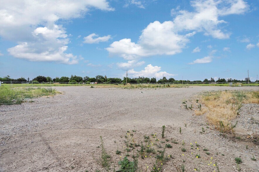 More Photos Of 13840-14320 N Beckman Rd, Lodi Warehouse For Lease