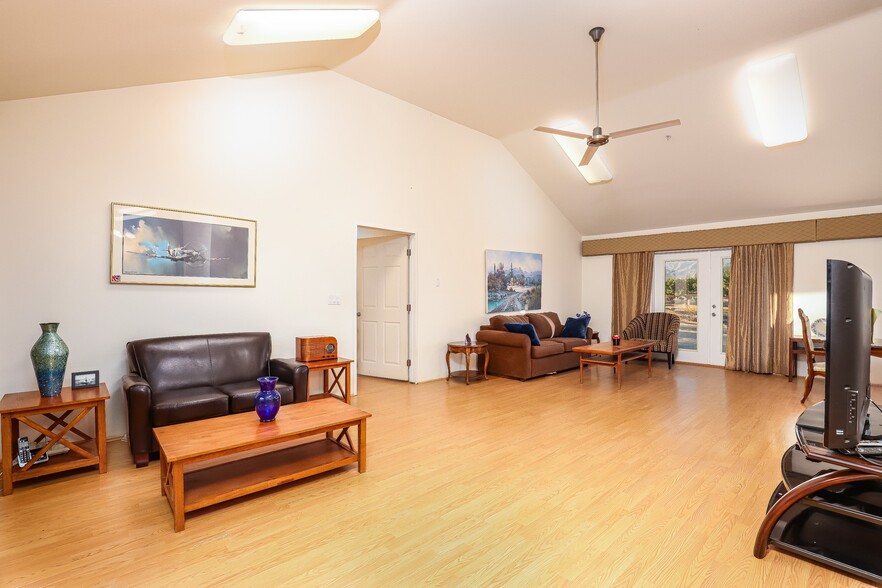 More Photos Of 34810 largo vista rd, Llano Airport For Sale