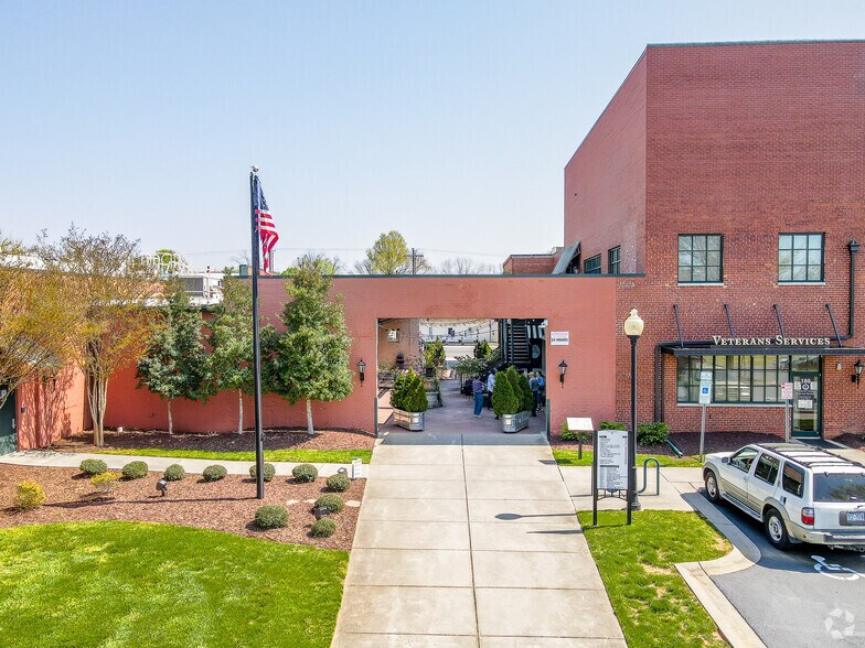 More Photos Of 363 Church St N, Concord Loft Creative Space For Lease