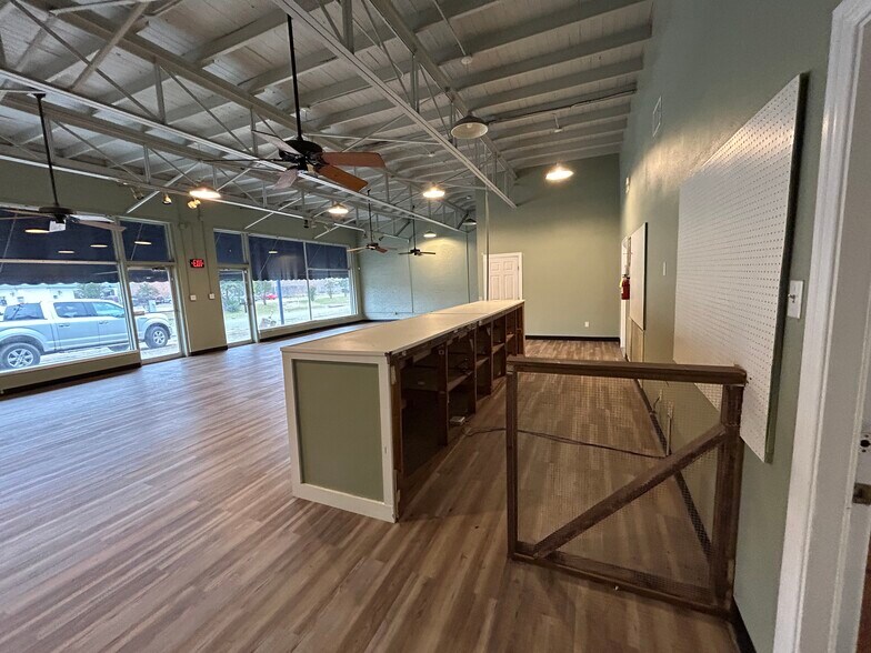 More Photos Of 121 S Glenwood Blvd, Tyler Storefront For Sale