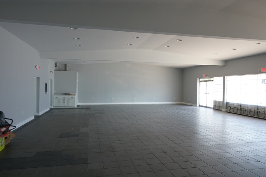 More Photos Of 4561 W Atlantic Ave, Delray Beach Convenience Store For Lease