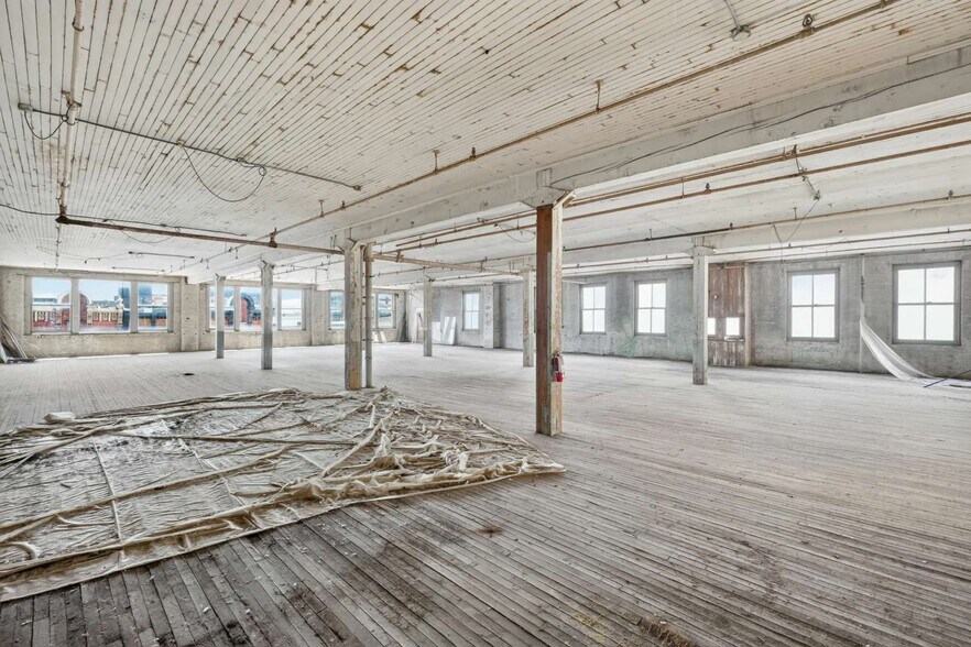 More Photos Of 610 Monroe St, Toledo Storefront Retail Residential For Sale
