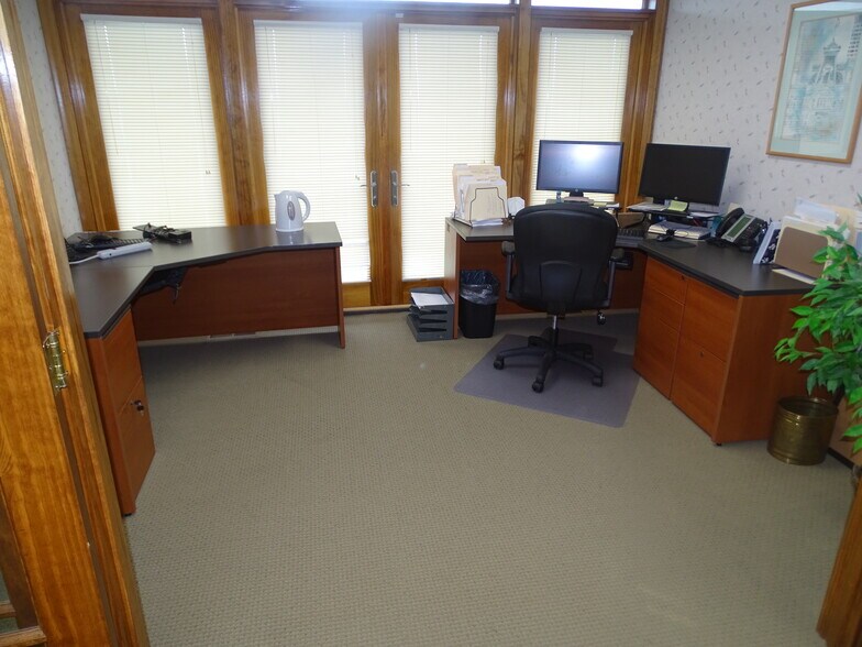 More Photos Of 735 Street Rd, Southampton Medical For Lease