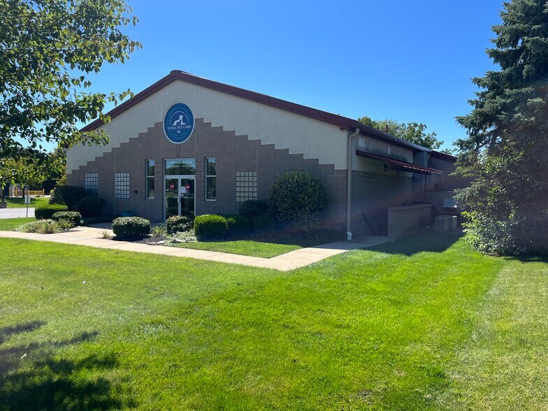 More Photos Of 3240 Briarfield Blvd, Maumee Veterinarian Kennel For Sale