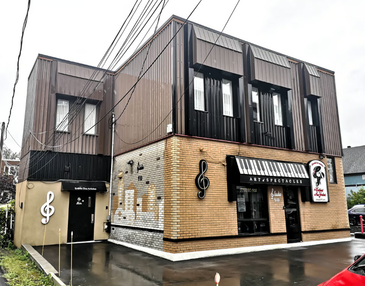 Primary Photo Of 910 Boul Jarry, Laval General Retail For Sale