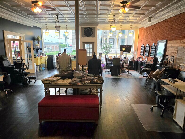 More Photos Of 105 E Mansfield St, Bucyrus General Retail For Sale