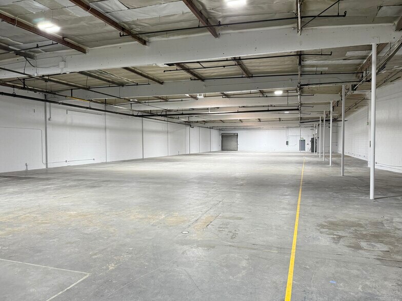 More Photos Of 13596 Vaughn St, San Fernando Manufacturing For Lease